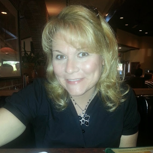 Lori Maguire Photo 28