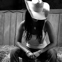 Lisa Farrell Photo 21