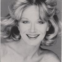 Julia Alexander Photo 39