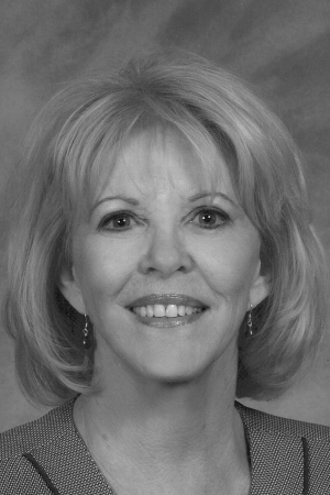 Julia Simmons Photo 10