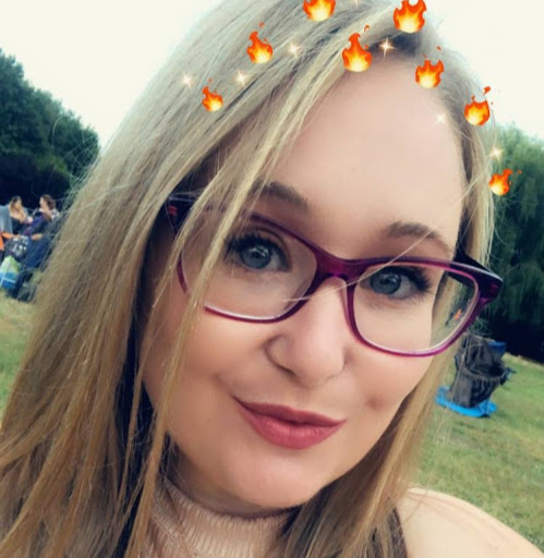 Laura Holmes Photo 35