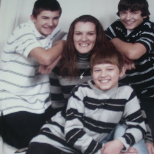 Kelly Akers Photo 17