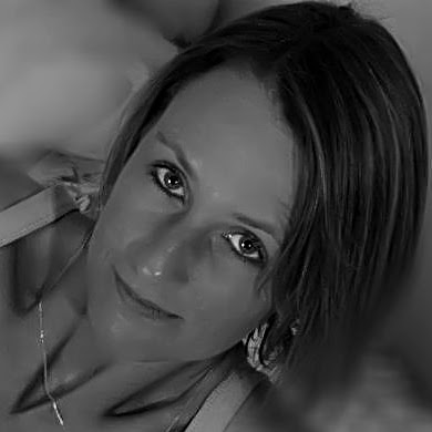 Julia Hawkins Photo 9
