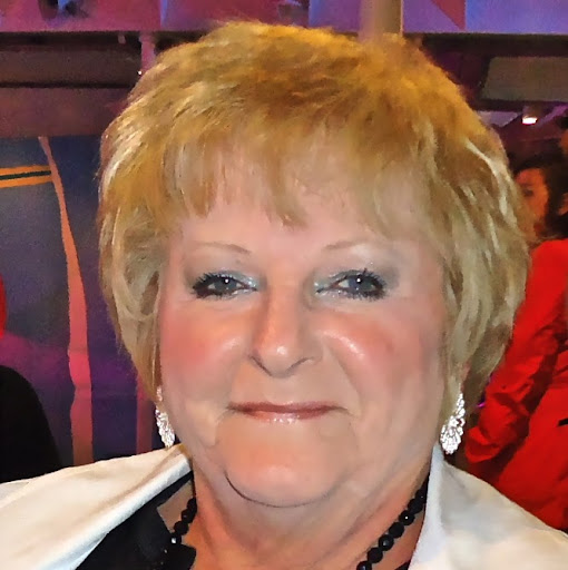 Elaine Lloyd Photo 40