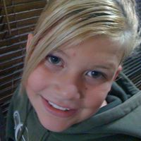 Billie Sharp Photo 20