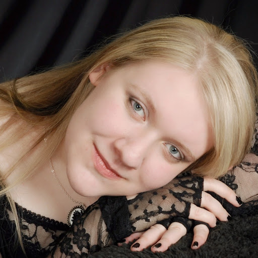 Laura Dickson Photo 28