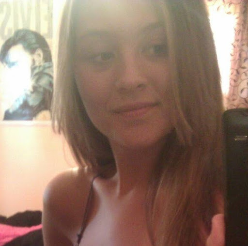 Amanda Wilkinson Photo 15