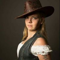 Stephanie Springer Photo 9