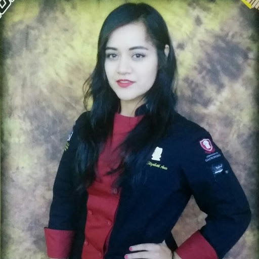 Elizabeth Arce Photo 35