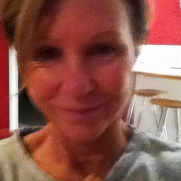 Robyn Barker Photo 10