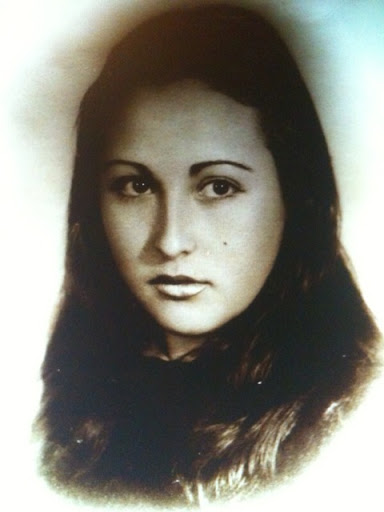 Ana Arroyo Photo 12