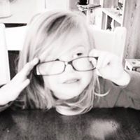 Elise Gray Photo 5