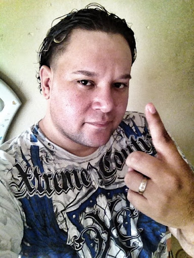 Ronny Santiago Photo 8
