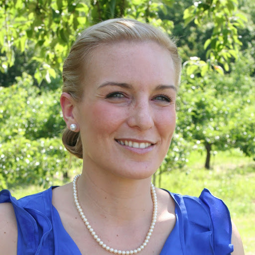 Erika Adams Photo 6