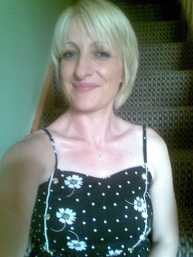 Caroline Maxwell Photo 11