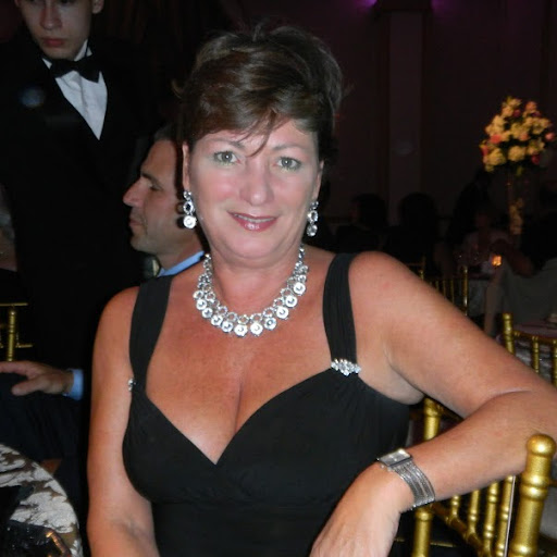 Linda Reilly Photo 14
