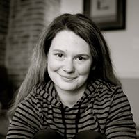 Julia Yates Photo 12