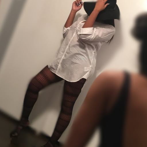 Nicole Vance Photo 33