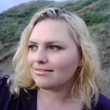 Eva Peters Photo 12