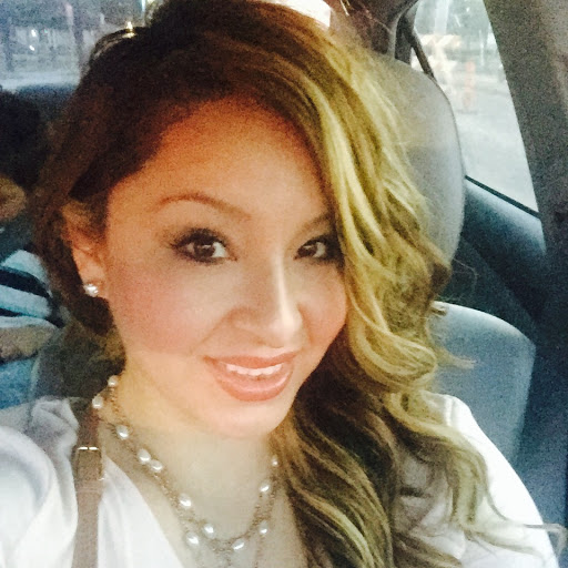 Elizabeth Hernandez Photo 39