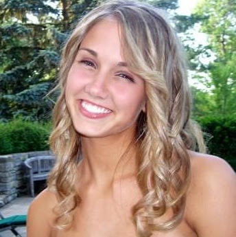 Victoria Reynolds Photo 36