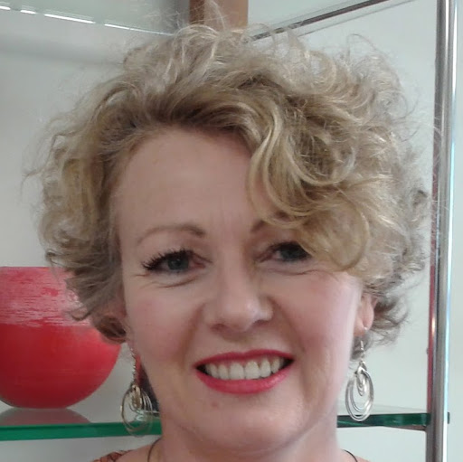 Louise Barnes Photo 23