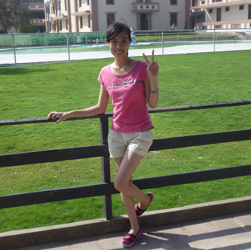Thuy Dinh Photo 8