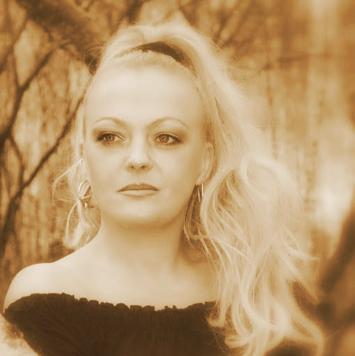 Alison Fox Photo 41