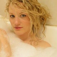 Elizabeth Keating Photo 17