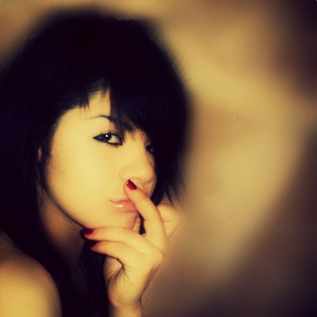 Elizabeth Medrano Photo 20