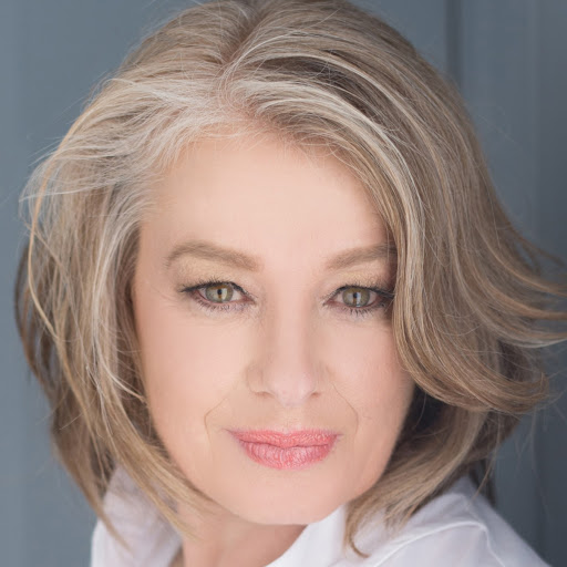 Elizabeth Thomson Photo 32