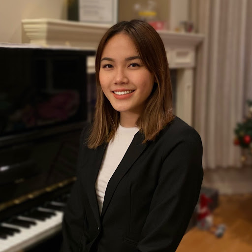 Christine Chow Photo 33
