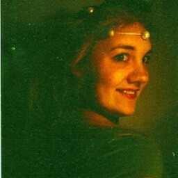 Elizabeth Hastings Photo 26