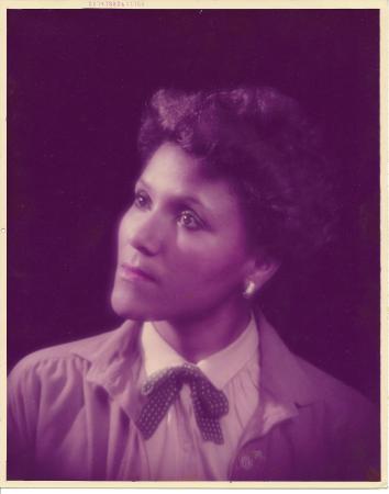 Gloria Saunders Photo 6