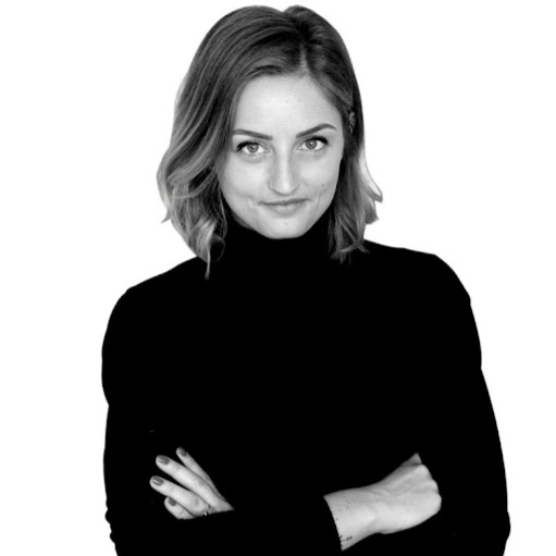 Melanie Simon Photo 33