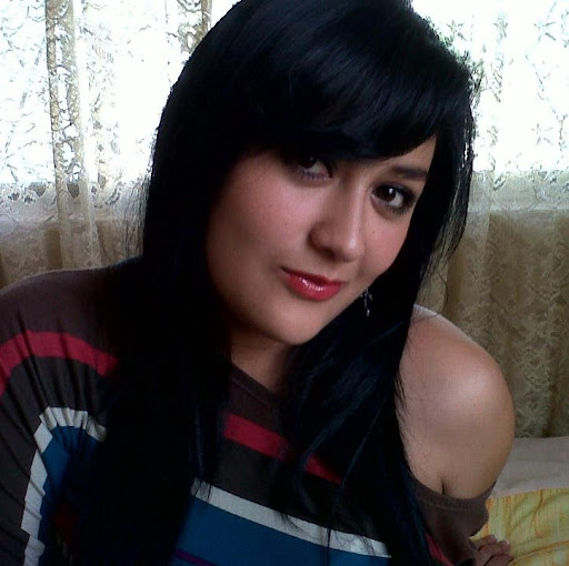 Julie Andrade Photo 28