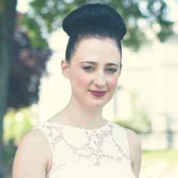 Sarah Faulkner Photo 30