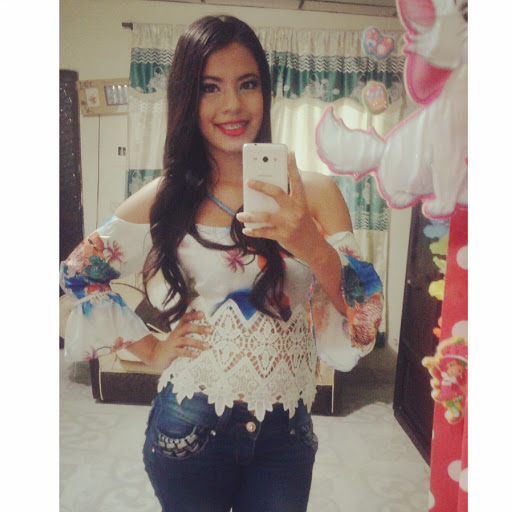 Angie Ojeda Photo 9