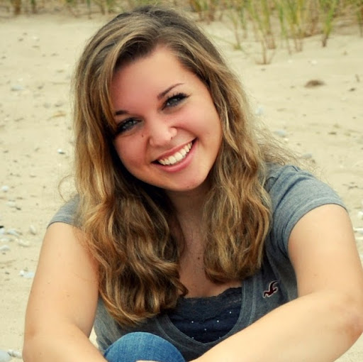 Maggie Hamilton Photo 14
