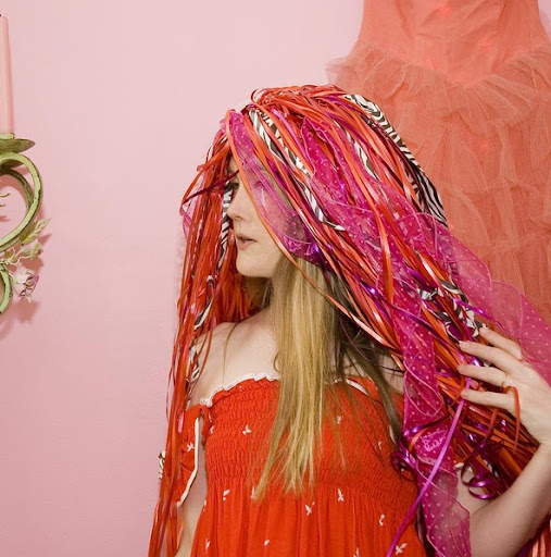 Elizabeth Hauser Photo 29