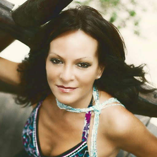 Elizabeth Gregg Photo 34