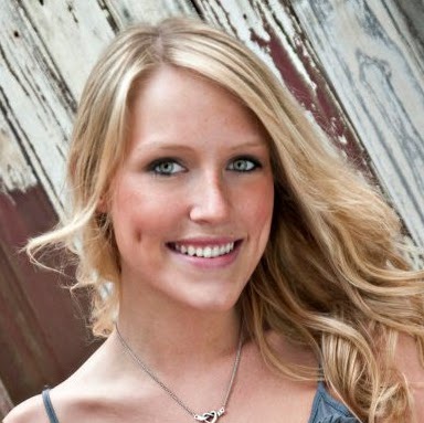Julia Edwards Photo 31