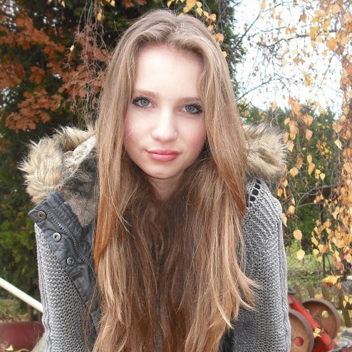 Nicole Fabian Photo 25