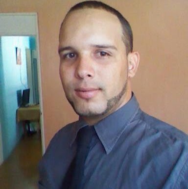 Robin Reyes Photo 27
