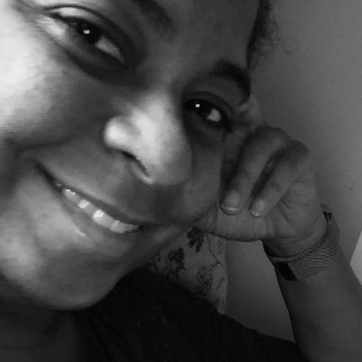 Yvette Robinson Photo 14