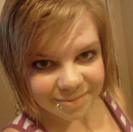 Amanda Reynolds Photo 47