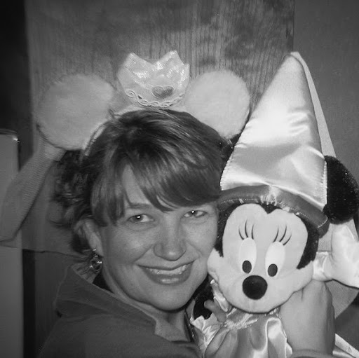 Linda Creighton Photo 22