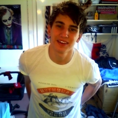 Harry Perry Photo 34