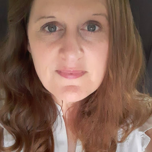 Caroline Robinson Photo 37