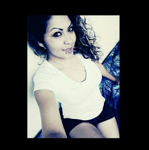 Angelica Robles Photo 12